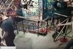 Вибух у нічному клубі в Сумах: у мережі з'явилось відео, як чоловік жбурляє гранату