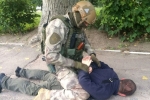 Планували підірвати копа: на Житомирщині "пов'язали" банду небезпечних грабіжників