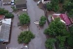 Чернігів у воді: на вулицях плавають човни, а машини пішли під воду – фото, відео
