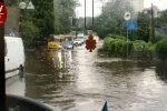 У Києві через зливу "попливли" навіть тролейбуси й маршрутки – відео