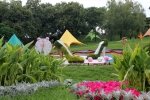 Здоровенний льодяник та "слід Попелюшки": у Києві існує справжній світ велетнів – ФОТО