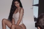 Зменшила талію і додала шостий палець: Кім Кардаш'ян викрили у фотошопі