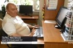 На дотик знає кожен гвинтик: як у Харкові незрячий комп'ютерний майстер допомагає в бібліотеці для людей із вадами зору