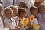 1 вересня в Україні: де діти принесли вазони замість традиційних букетів