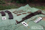 Поліція Бахмута викрила бойовика, а в його співмешканки – вилучила арсенал зброї