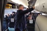"Мабуть, повертався зі США": пасажири сфотографували, як Порошенко летів до Києва