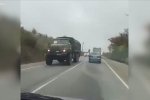 У Криму величезна колона військової техніки рухається на Сімферополь – відео