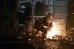 У Києві вночі сталася пожежа на СТО – згоріло дві автівки