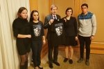 Єврокомісар Ган зустрівся з адвокатом Гандзюк та активістами