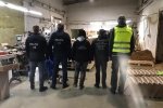 Українські прикордонники допомогли викрити нелегальну тютюнову фабрику в Польщі