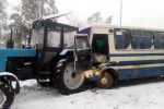 Під Києвом маршрутка зіткнулася з трактором: щонайменше 7 потерпілих