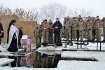 Гарячий чай і крижана ополонка: як бійці ООС разом із цивільними Водохреще справляли