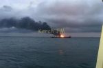 "Люди у воді": в районі Керченської протоки загорілися 2 судна – відео, фото