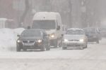 Скасовані рейси та 2-й рівень небезпеки: як регіони борються з наслідками хуртовини