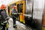 У центрі Тернополя під час руху загорівся тролейбус – відео