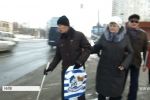"Доведеться залучати власні сили": чому незрячі київського осередку змушені добиратися на роботу, ризикуючи життям