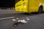 В Киеве водитель маршрутного автобуса сбил троих пешеходов на переходе: люди устроили самосуд – видео