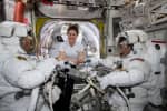 Скафандр груди стискає: NASA скасувала перший в історії "жіночий вихід" у відкритий космос