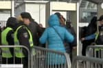 Тисячі людей проходять через рамки безпеки – включення зі стадіону НСК "Олімпійський"