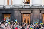 П'ять років Порошенка у цифрах: у BBC порахували, яку країну лишає Президент