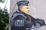 В Крыму на мурале с Путиным оставили "послание к ФСБ" – фото