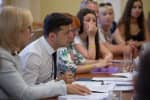Зеленський зустрівся з родинами полонених моряків: нагадав про рішення трибуналу ООН і побідкався на Раду