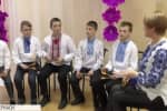 Нужен хороший слух, гибкие руки и хорошее настроение: как в Черкассах работает уникальный музыкальный кружок для незрячих