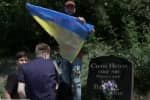 В Киеве разгромили мемориал героя Небесной Сотни Нигояна: задержанный вел себя неадекватно 