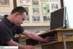 "Він упорається": перший в Україні випускник вишу із синдромом Дауна Богдан Кравчук тепер має роботу – сюжет