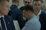 Волевиявлення політиків: на виборчу дільницю прийшов президент Володимир Зеленський – відео
