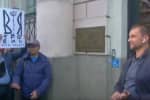 "Not today, победим": украинцы пришли к Вятровичу поблагодарить за работу – видео