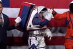 У NASA презентували скафандри для польотів на Місяць і Марс – відео