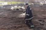 По тонні води на метр²: на Черкащині вже тиждень гасять торфовища