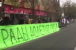 "Мені 42 роки, я ж не лох": у Маріуполі активісти мітингували проти розведення військ – відео