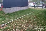 На Киевщине россиянин повредил флагшток и "вышел в окно" с 3-го этажа 