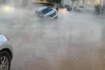 Автомобили "плавают": в центре Киева прорвало трубу с горячей водой