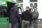 Ветерана АТО Мазура допитують у прокуратурі в Польщі: з'явилося відео, як привезли затриманого
