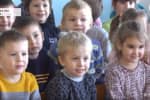 Как волонтеры на Донбассе рассказали детям об опасности мин с помощью сказочных персонажей – репортаж