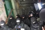 Обшуки в Антоненка щодо справи Шеремета: правоохоронці зробили кордон і не пускають журналістів – включення
