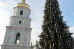 У новорічну ніч комунальники прибрали із Софійської площі 83 кубометри сміття 