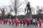 В Одессе сторонники скандинавской ходьбы "привлекли" настоящую новогоднюю погоду