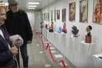 "Завжди кажу ляльці "здрастуй": на виставці у Запоріжжі "ожили" картини Далі та Шагала – сюжет 