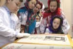 В Луцке презентовали вышитую "Лесную песню" Леси Украинки – книга весит 7 килограммов – сюжет 