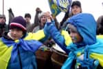 День Соборності: сотні людей утворили живий ланцюг на київському мосту Патона