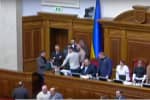 Блокування трибуни і штовханина: депутати почали розгляд законопроєкту про відкриття ринку землі – включення