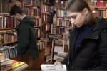 Скидки, бонусы для отличников и буккроссинг: как Украина отмечает международный день дарения книг – сюжет