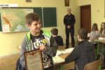 Ризикнув життям заради собаки: на Львівщині хлопець заліз у каналізацію для порятунку чотирилапого