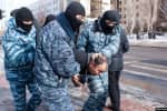 Протесты в Казахстане: полиция разгоняет и задерживает митингующих – президент отправил правительство в отставку