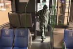 У масках та з дезінфекторами: масштабне знезараження громадського транспорту розпочали в Одесі