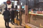 "Руководство сказало, что можно": уличные продавцы не соблюдают карантин в Киеве